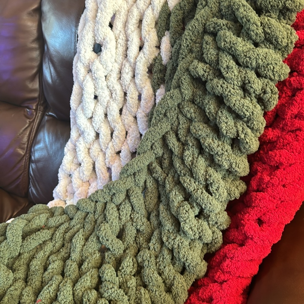 Hand Crafted Chunky Knit Blanket - Picture 2 of 10